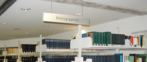 «Library-shelves-bibliographies-Graz» de Dr. Marcus Gossle. Disponible bajo la licencia CC BY-SA 3.0 vía Wikimedia Commons (c) «Library-shelves-bibliographies-Graz» de Dr. Marcus Gossle. Disponible bajo la licencia CC BY-SA 3.0 vía Wikimedia Commons