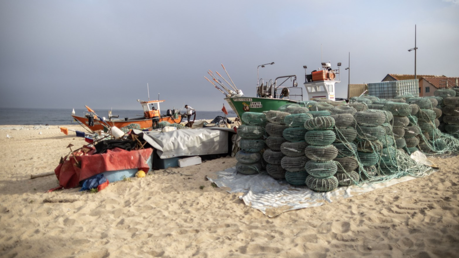Fishing gear on the beach of Angeiras, northern Portugal. (c) Nelson Garrido, Público